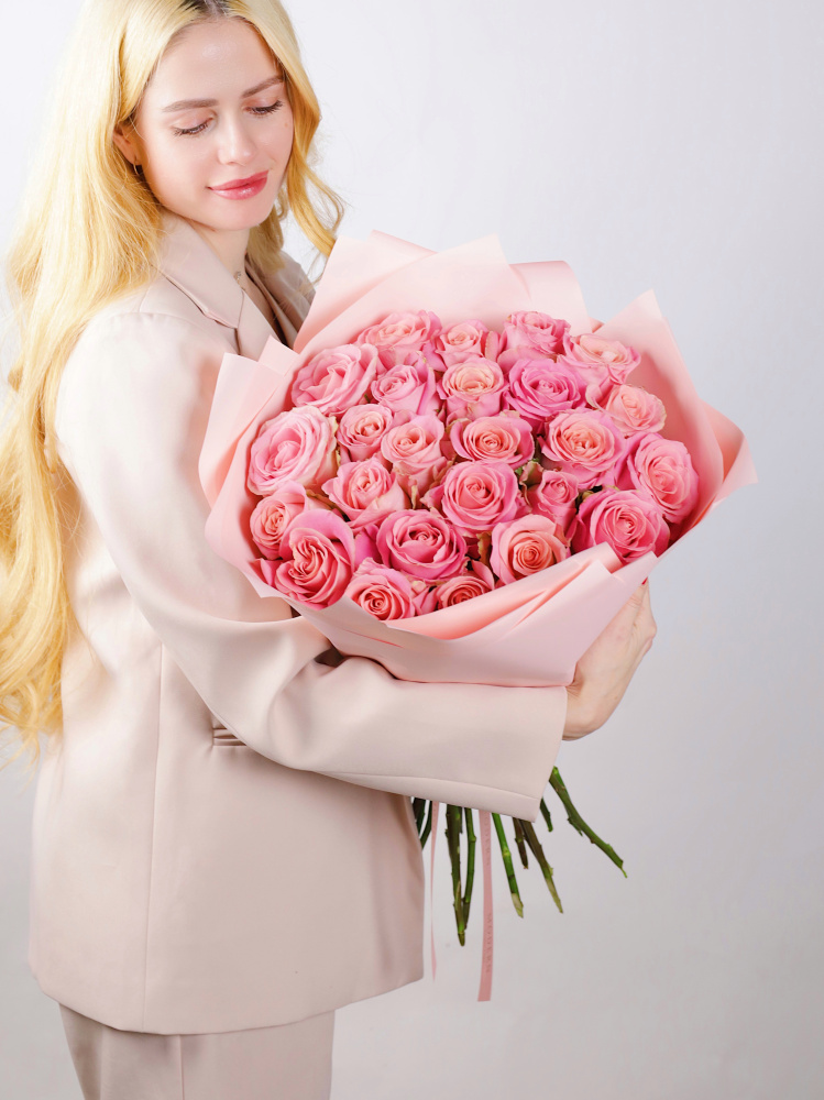 БУКЕТ 25 РОЗ HERMOSA