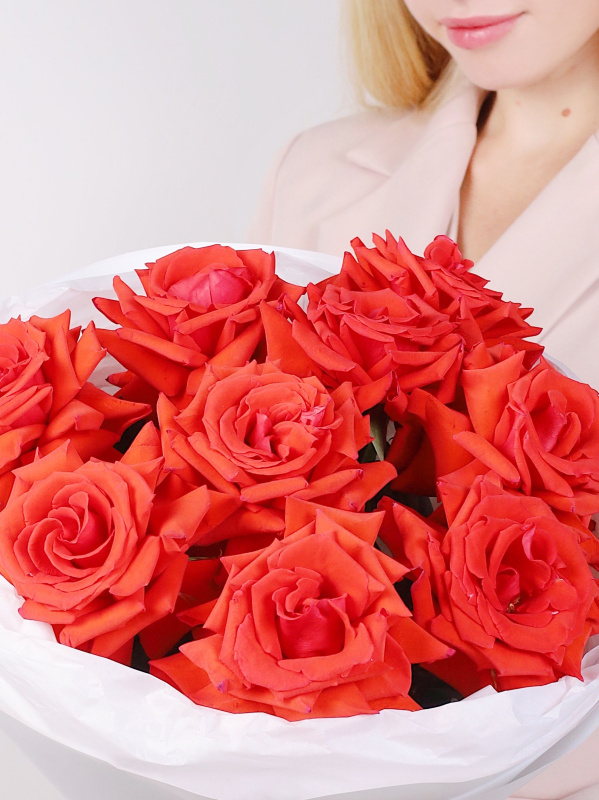 БУКЕТ С АЛОЙ ФРАНЦУЗСКОЙ РОЗОЙ